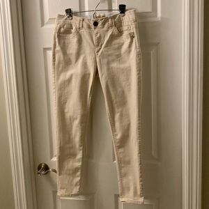 Democracy Mid Rise skinny ankle Jean size 8 Winter white/Ivory